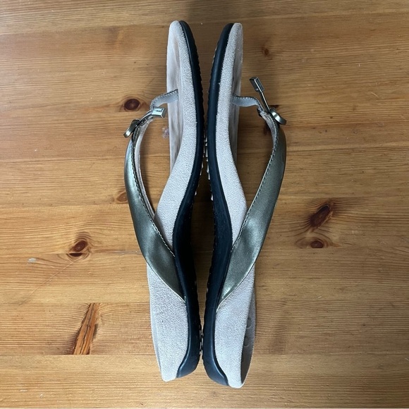 Vionic Bella Toe Post Flip Flop Thong Sandal in Pewter Color With Bow Sz 9 - Picture 2 of 7